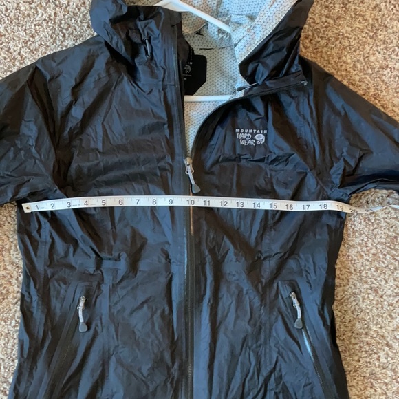 Mountain HardWear women’s rain coat - Picture 4 of 6